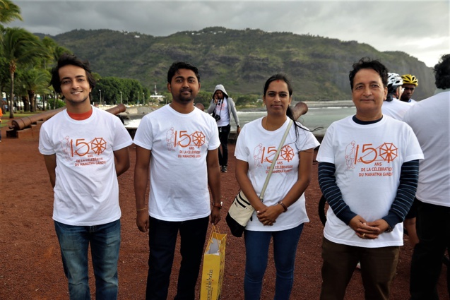 Balade en vélo pour fêter l'anniversaire de la naissance de Mahatma Gandhi Balade en vélo pour fêter l'anniversaire de la naissance de Mahatma Gandhi