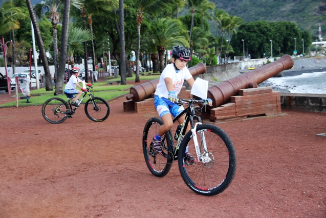 Balade en vélo pour fêter l'anniversaire de la naissance de Mahatma Gandhi Balade en vélo pour fêter l'anniversaire de la naissance de Mahatma Gandhi