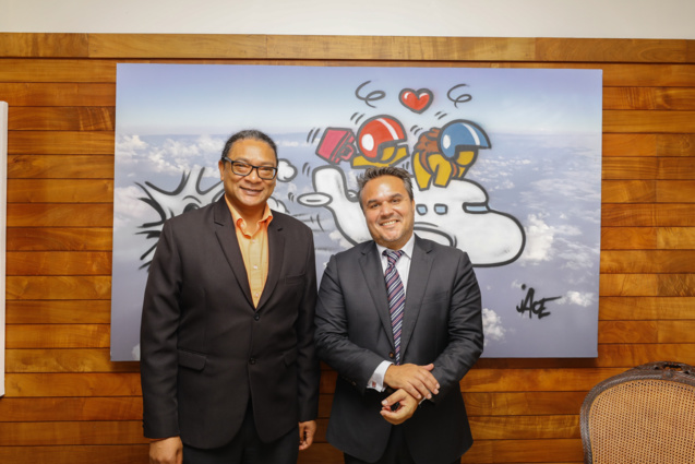 tephan Toussaint, Ministre de la Jeunesse et des Sports de Maurice, également président du Comité d’Organisation des Jeux des Iles, et Didier Robert, président de la Région Réunion tephan Toussaint, Ministre de la Jeunesse et des Sports de Maurice, également président du Comité d’Organisation des Jeux des Iles, et Didier Robert, président de la Région Réunion
