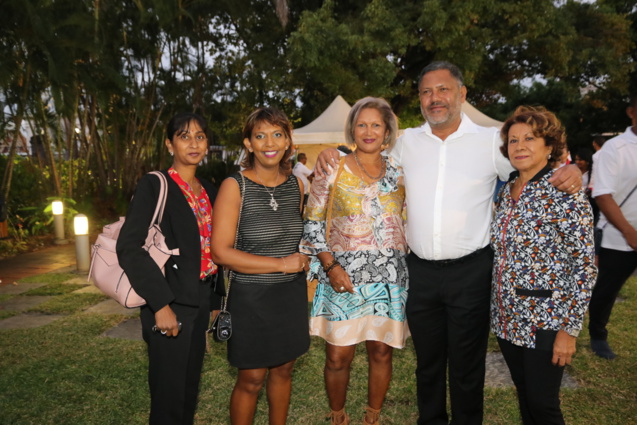 Philippe Potin et Jacqueline Henry avec le servce Protocole du Département Philippe Potin et Jacqueline Henry avec le servce Protocole du Département