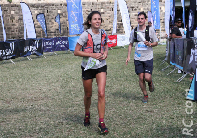 Elle est Française et s'est installée dans l'île-sœur en septembre 2018. Elle a gagné les 25km du Dodo Trail haut la main, avec un temps de 3h 37'59'', pousuivant ainsi sur sa bonne lancée, car entre temps elle est montée à plusieurs reprises sur le podium. En exemple on peut citer sa victoire au Moka Trail sur 15 km, en octobre dernier. Originaire de la région Niçoise, Léa Cavelier travaille dans une entreprise de construction de bâtiments du côté de Flic en Flac. Non-licenciée, elle courait à ses débuts pour le fun, mais depuis son arrivée à l'île Maurice, sa pratique de la course à pied a pris un autre virage : elle s'est prise au jeu et bientôt elle sera sur un 47km, à l'UTRB. Pour sûr que les observateurs ne la perdront pas de vue... Elle est Française et s'est installée dans l'île-sœur en septembre 2018. Elle a gagné les 25km du Dodo Trail haut la main, avec un temps de 3h 37'59'', pousuivant ainsi sur sa bonne lancée, car entre temps elle est montée à plusieurs reprises sur le podium. En exemple on peut citer sa victoire au Moka Trail sur 15 km, en octobre dernier. Originaire de la région Niçoise, Léa Cavelier travaille dans une entreprise de construction de bâtiments du côté de Flic en Flac. Non-licenciée, elle courait à ses débuts pour le fun, mais depuis son arrivée à l'île Maurice, sa pratique de la course à pied a pris un autre virage : elle s'est prise au jeu et bientôt elle sera sur un 47km, à l'UTRB. Pour sûr que les observateurs ne la perdront pas de vue...