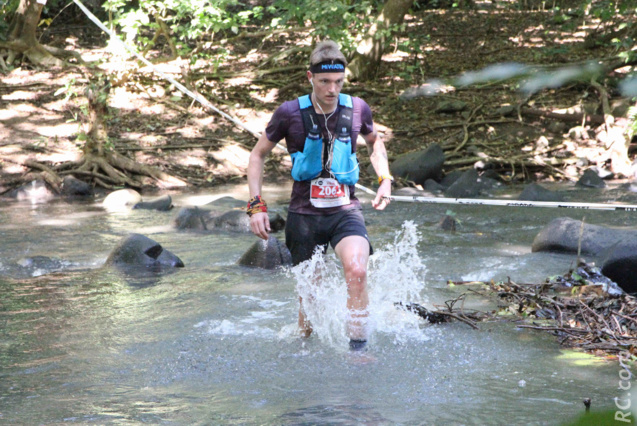 Pour le Sud-Africain Rory Scheffer, plus que 400 mètres environ à boucler Pour le Sud-Africain Rory Scheffer, plus que 400 mètres environ à boucler