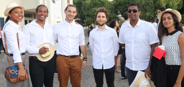 Remise de diplômes UFR Sciences et Technologies au Téat Champ Fleuri Remise de diplômes UFR Sciences et Technologies au Téat Champ Fleuri