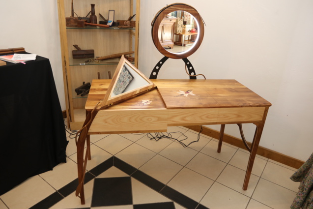 La coiffeuse "Mademoiselle V" La coiffeuse "Mademoiselle V"