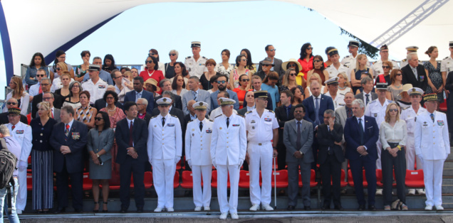 La tribune officielle La tribune officielle