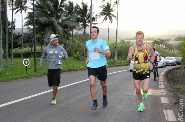Karel Burger et Alexander Stonor encore foulées dans foulées sur les 10 premiers km du marathon