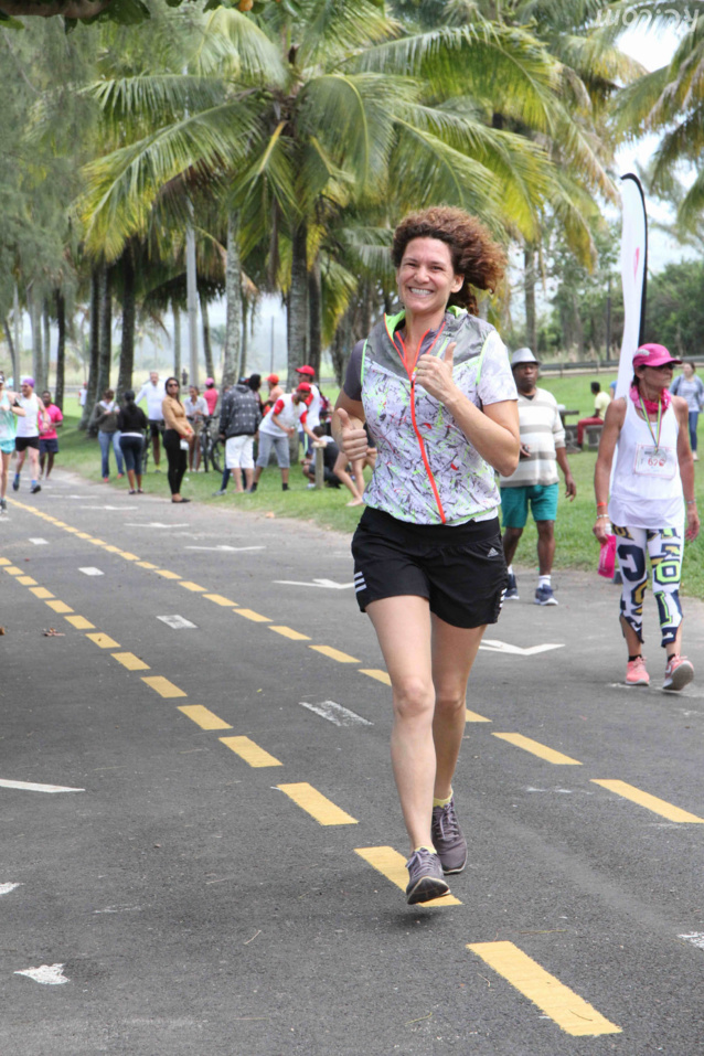 Cécilia Robert toute contente de boucler ses 10 kilomètres