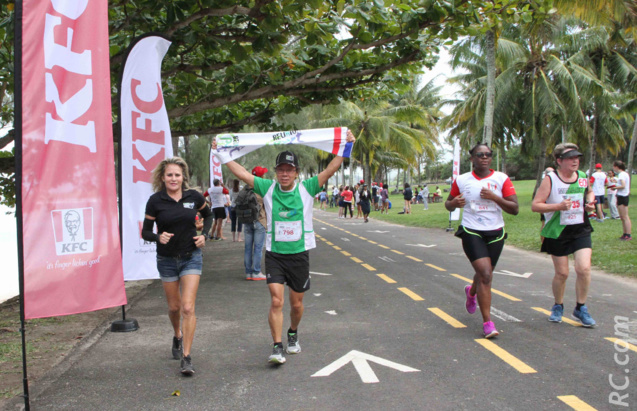 Marlène à ses côtés, Roland Chane est victorieux des 10 km chez les Masters 4. Félicitations à notre collaborateur!