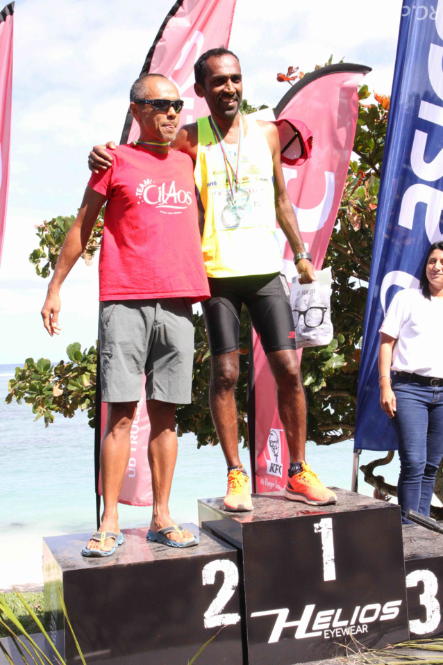 Le podium des Masters 1 du marathon: Harris Khelawon et Gino Lee Song Yin