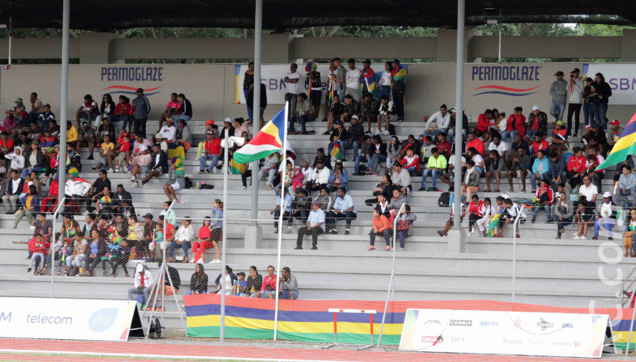 Des gradins pas vraiment garnis. Dommage... Des gradins pas vraiment garnis. Dommage...