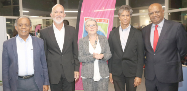 Gilbert Annette, maire de Saint-Denis, Gérald Maillot, président de la CINOR, Christine Richet, directrice régionale des affaires culturelles, Alain Armand, vice-président du Conseil Départemental, et Gérard Chopinet, adjoint à la Culture