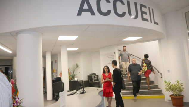 Inauguration à Saint-Denis de la Médiathèque François Mitterrand rénovée 