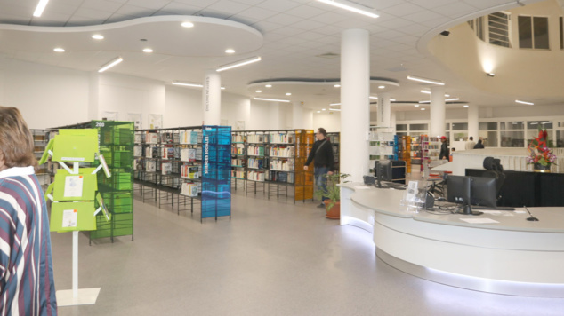 Inauguration à Saint-Denis de la Médiathèque François Mitterrand rénovée 