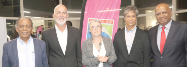 Inauguration à Saint-Denis de la Médiathèque François Mitterrand rénovée 