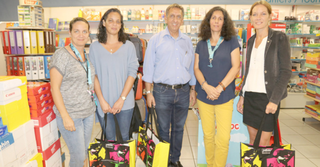 Le jury, avec Karine (à gauche) de la Librairie Gérard, co-organisatrice du concours avec Annick