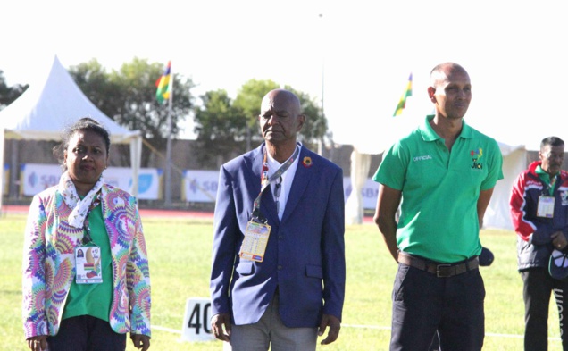 Naïken (en vert), le sauteur mauricien champion d'Afrique