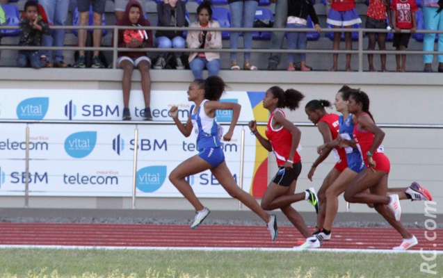 Les derniers mètres de Mirella et la victoire au bout de la piste Les derniers mètres de Mirella et la victoire au bout de la piste