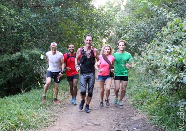 Yan suivi comme son ombre. On reconnaît Simon Desveaux et Marlène Chane See Chu Yan suivi comme son ombre. On reconnaît Simon Desveaux et Marlène Chane See Chu