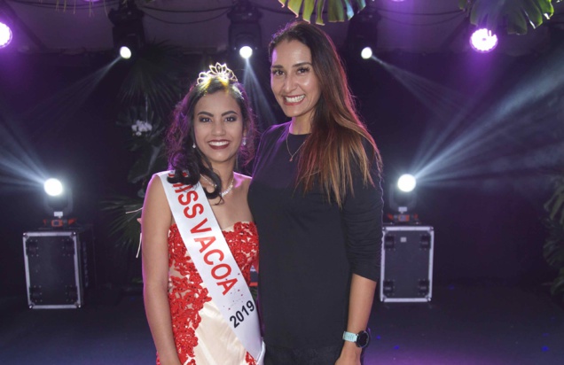 Miss Vacoa et Raïssa Boyer qui a préparé les candidates aux côtés de Michèle Payet Miss Vacoa et Raïssa Boyer qui a préparé les candidates aux côtés de Michèle Payet