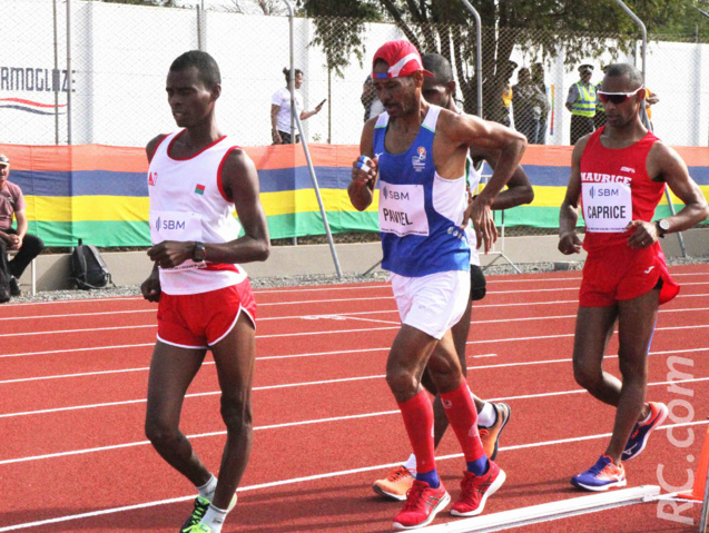Sur le 10 000 mètres marche, Philippe Paviel y est allé au courage face à des athlètes plus jeunes Sur le 10 000 mètres marche, Philippe Paviel y est allé au courage face à des athlètes plus jeunes