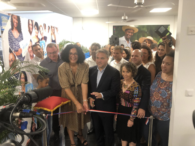 Nathalie Bassire, députée, et Didier Robert, président de la Région, ont coupé le ruban