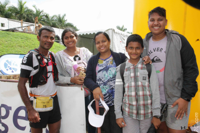 Vishal Itoo félicité par les siens Vishal Itoo félicité par les siens
