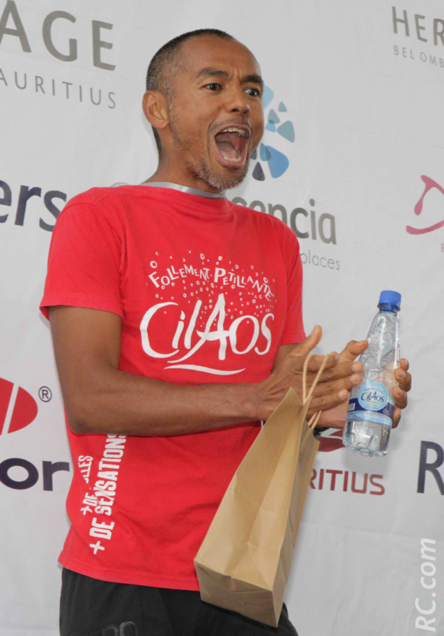 Le facétieux et talentueux Gino Lee Song Ying 2ème master sur les 10 km. Cilaos lé là... Le facétieux et talentueux Gino Lee Song Ying 2ème master sur les 10 km. Cilaos lé là...