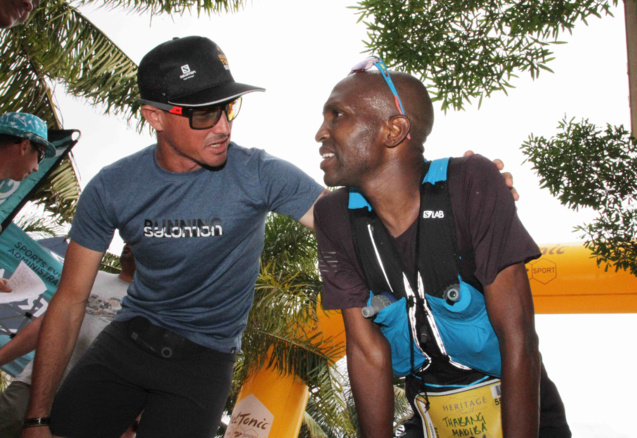 L'organisateur Simon Desveaux et le champion Thabang Madiba