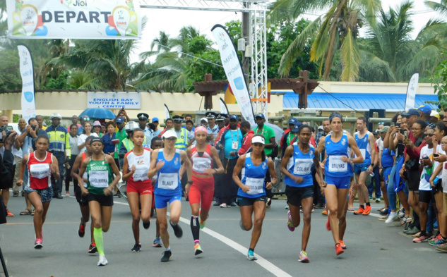 Départ de la course des dames Départ de la course des dames