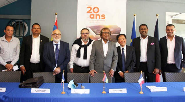 Lors de la conférence de presse à l'aéroport
