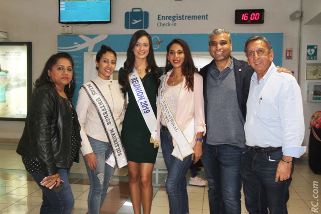 Kavita Jeetun (Development Manager de Miss Universe Mauritius), Varsha Ragoorbasing, Morgane Lebon, Anoushka Ah Kent, Niven Rupear (Directeur de Miss Universe Mauritius, et Aziz Patel du Comité Miss Réunion, délégué Miss France