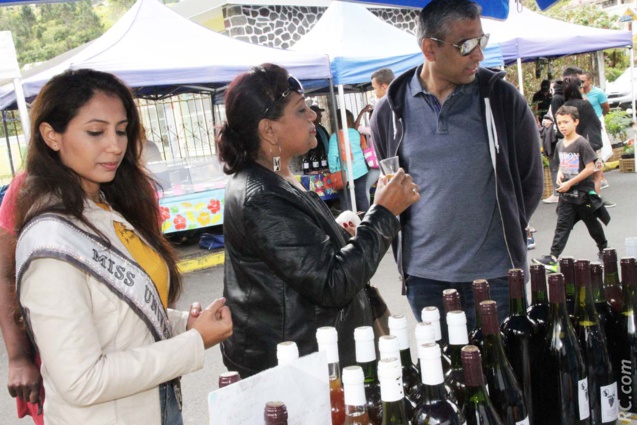 La découverte du vin de Cilaos au marché forain