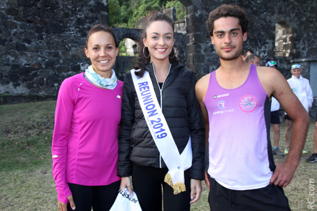Morgane Lebon entourée de deux champions de la course à pied: Emma Métro et Sébastien Allouche