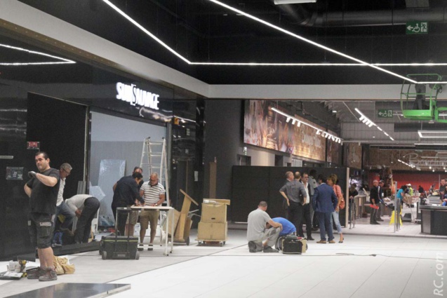 La veille d' l'ouverture, les ouvriers s'affairaient pour terminer les travaux... La veille d' l'ouverture, les ouvriers s'affairaient pour terminer les travaux...