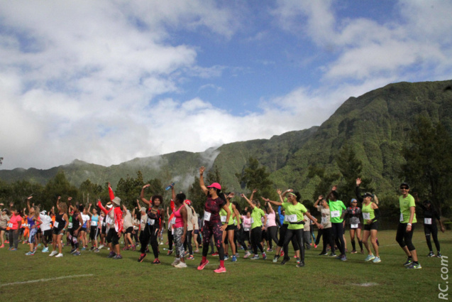 Echauffement par Claudine, sous les «Remparts», au stade Adrien Robert Echauffement par Claudine, sous les «Remparts», au stade Adrien Robert