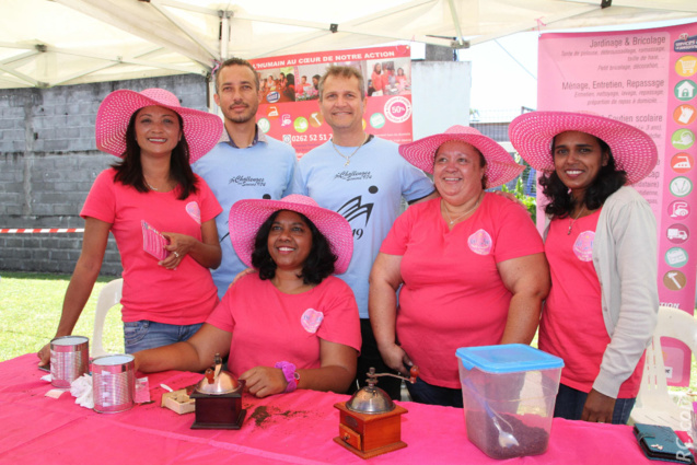 Teddy Payet et Olivier Rivière au stand de DIALIE (Service à la personne) Teddy Payet et Olivier Rivière au stand de DIALIE (Service à la personne)