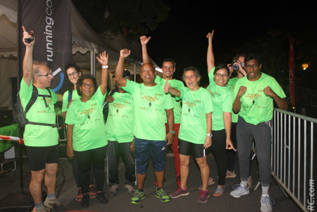 Des marcheurs en pleine forme, avec Dominique comme chef de file Des marcheurs en pleine forme, avec Dominique comme chef de file