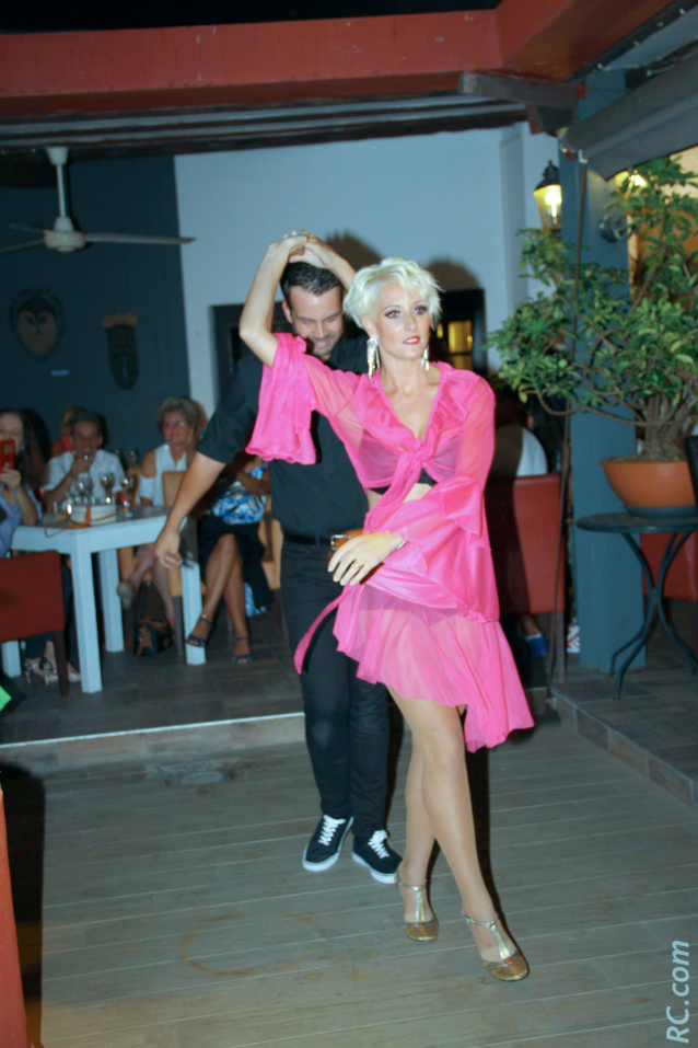 Un spectacle de cabaret était assuré par Fantasmagic Un spectacle de cabaret était assuré par Fantasmagic