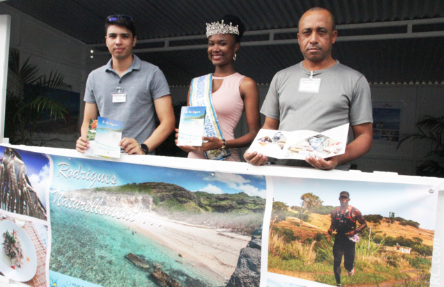 Nelshior Larose du Cotton Bay , Anne Murielle Ravina et Ferdinand Yeung de l’Office du Tourisme de Rodrigues