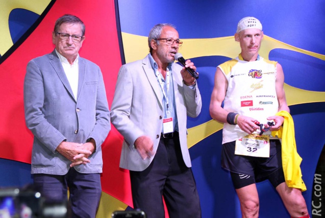 Les bravos de Dominique Fournel, vice-président à la Région Réunion et de Alain Couderc, adjoint aux sports à la mairie de Saint-Denis à Grégoire Curmer, le boss du Grand Raid 2019 Les bravos de Dominique Fournel, vice-président à la Région Réunion et de Alain Couderc, adjoint aux sports à la mairie de Saint-Denis à Grégoire Curmer, le boss du Grand Raid 2019