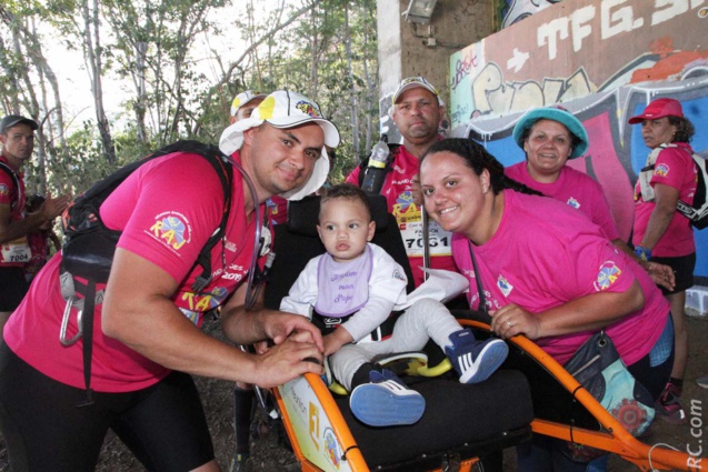 Olivier et Gwenaëlle Boyer autour de leur petit Olivier et Gwenaëlle Boyer autour de leur petit
