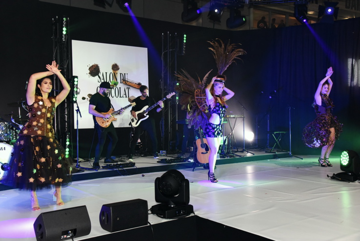 Salon du Chocolat 2019: Vaimalama Chaves, Miss France, a défilé... Salon du Chocolat 2019: Vaimalama Chaves, Miss France, a défilé...