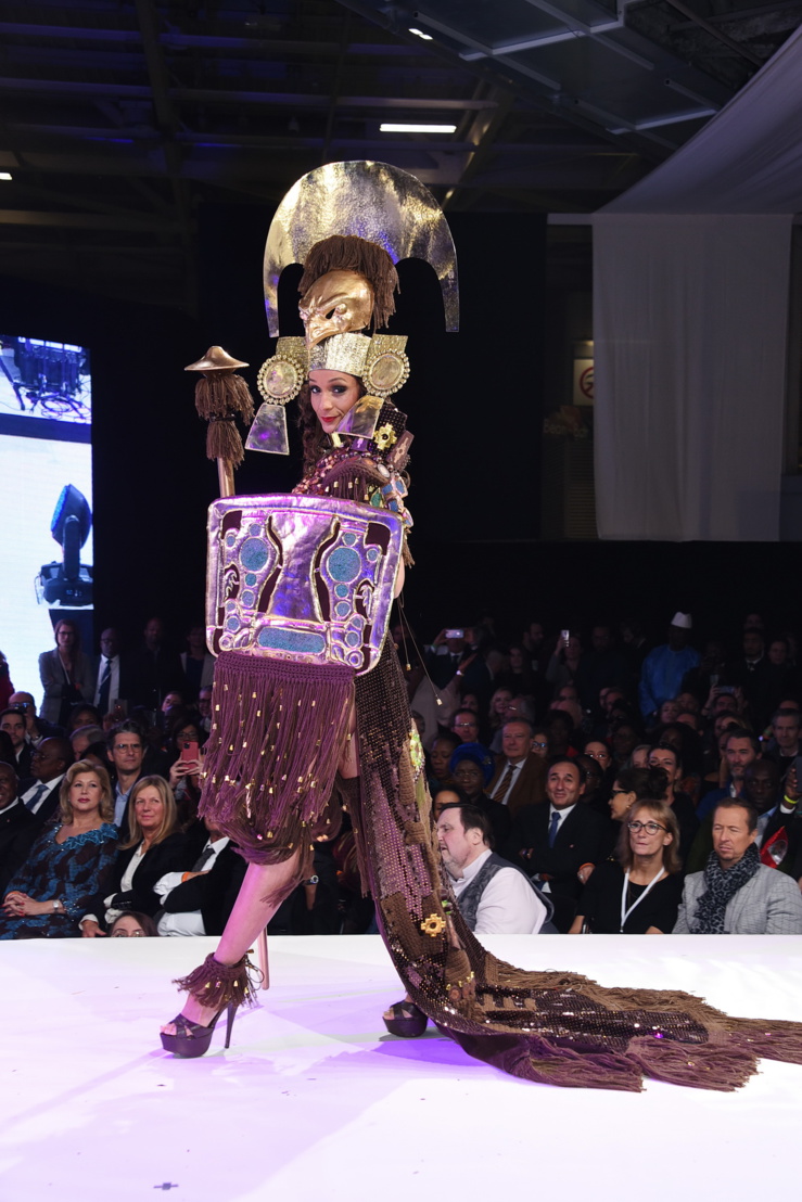 Salon du Chocolat 2019: Vaimalama Chaves, Miss France, a défilé... Salon du Chocolat 2019: Vaimalama Chaves, Miss France, a défilé...