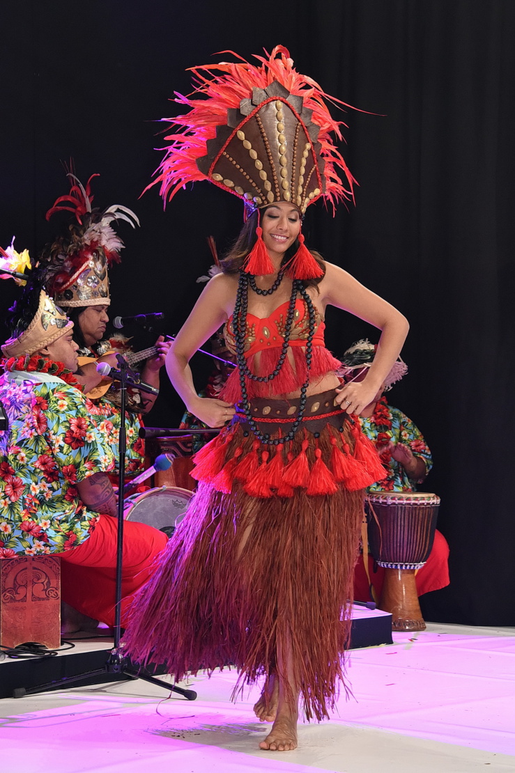 Salon du Chocolat 2019: Vaimalama Chaves, Miss France, a défilé... Salon du Chocolat 2019: Vaimalama Chaves, Miss France, a défilé...
