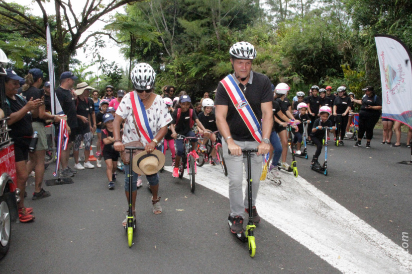 Le maire et son adjointe avaient choisi la trottinette pour se déplacer Le maire et son adjointe avaient choisi la trottinette pour se déplacer
