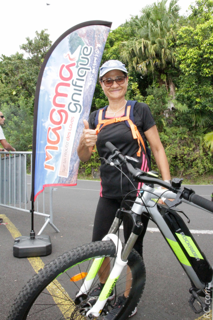 Reine-Claude Renault, conseillère municipale. Elle nous a gentiment prêté son vélo pour la réalisation des photos de Exclusif. Merci Madame...