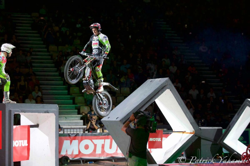 Mondial Indoor Moto X-Trial au Petit Stade de l'Est: spectaculaire!