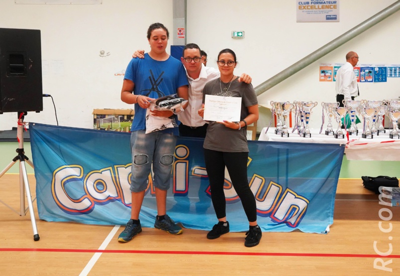 Avec les félicitations d'un membre de l'équipe des officiels Avec les félicitations d'un membre de l'équipe des officiels