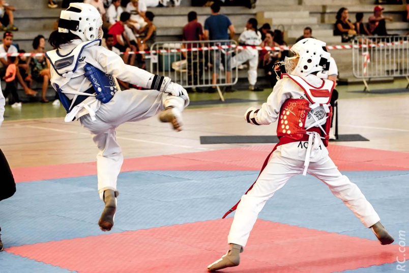 Vous avez dit «karaté volant?» Vous avez dit «karaté volant?»