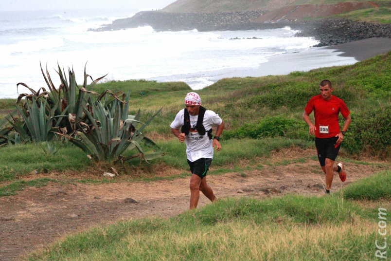 Sur les sentiers littoral. Le mariage du vert et du bleu Sur les sentiers littoral. Le mariage du vert et du bleu